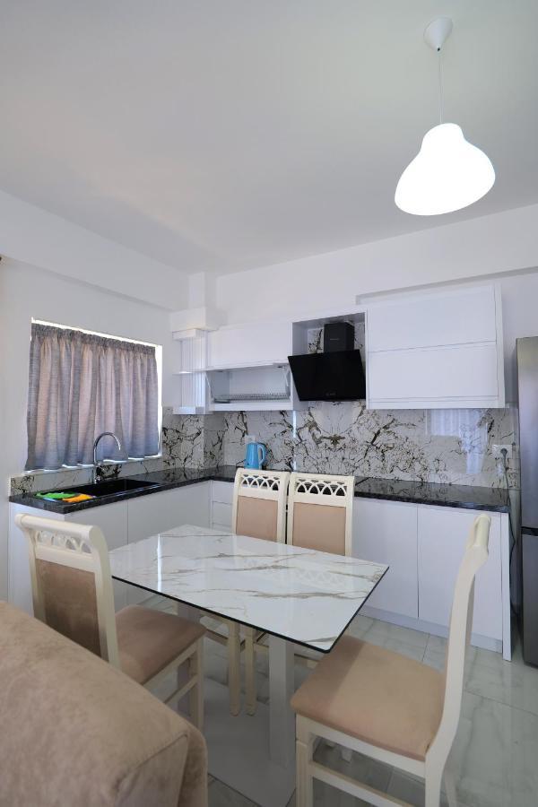 Arijons Apartments Саранда Екстер'єр фото